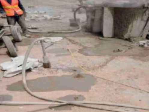 吉木萨尔水泥混凝土路面板底注浆技术 路面脱空注浆整治方案